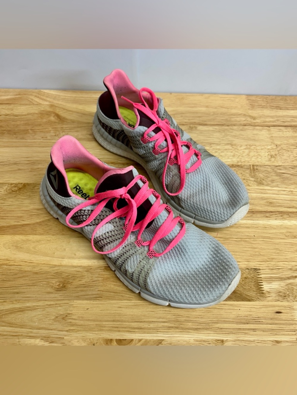 Reebok Women's Grey Knit Running Shoes with Pink Accents Women’s Size 9